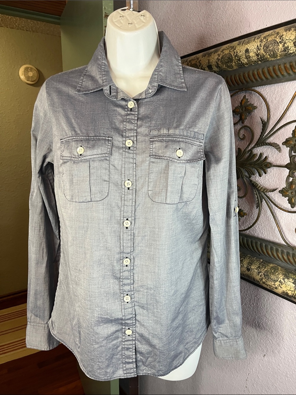EUC J.Crew Button Down Chambray Blue Women's Blouse SZ 6